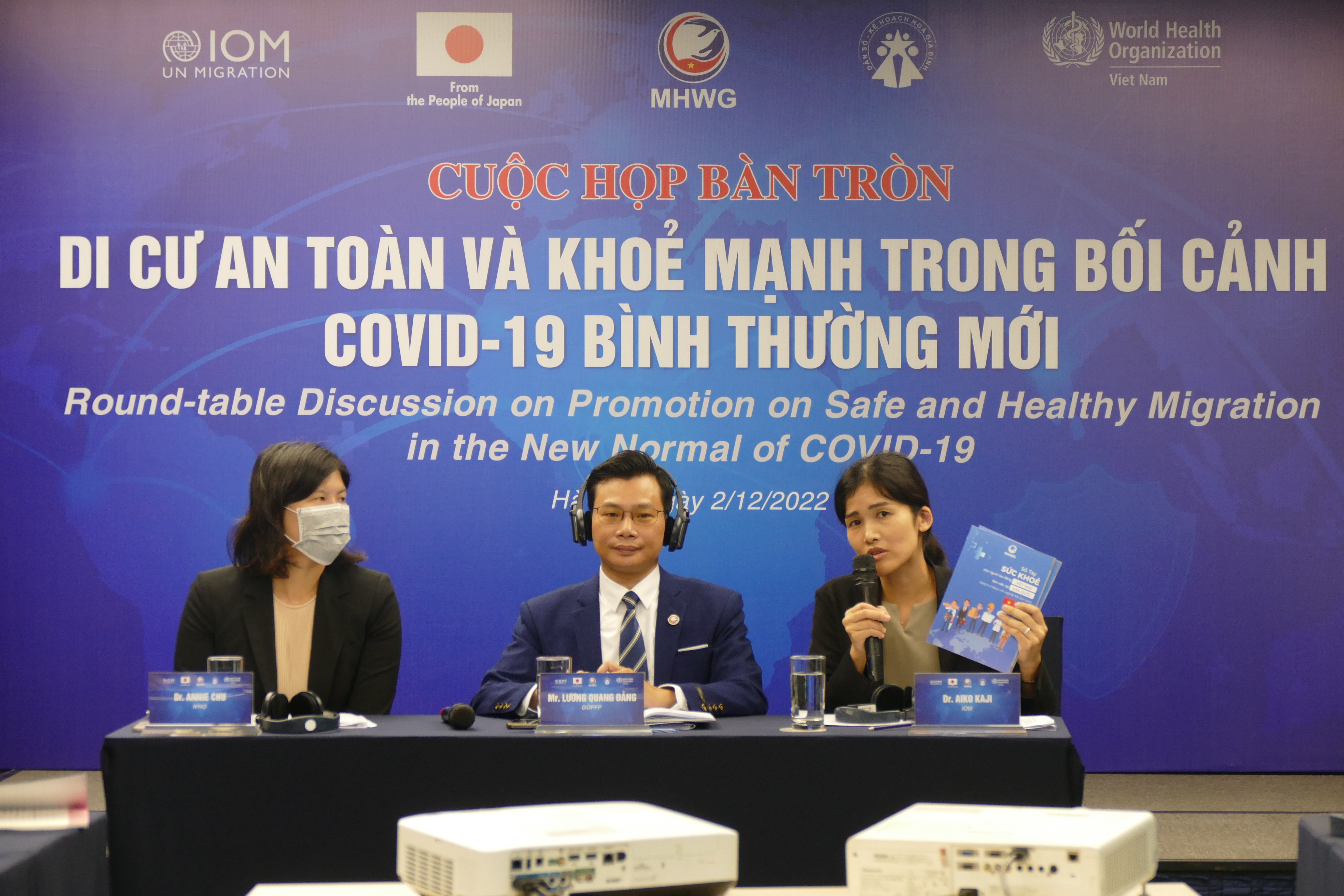 Representatives from the Ministry of Health (MOH), Ministry of Foreign Affairs (MOFA) and the Ministry of Labour, Invalids and Social Affairs (MOLISA) with the Migrant Health Working Group (MHWG) discussed today the priorities for 2023 to promote safe and healthy migration in the new normal in Viet Nam